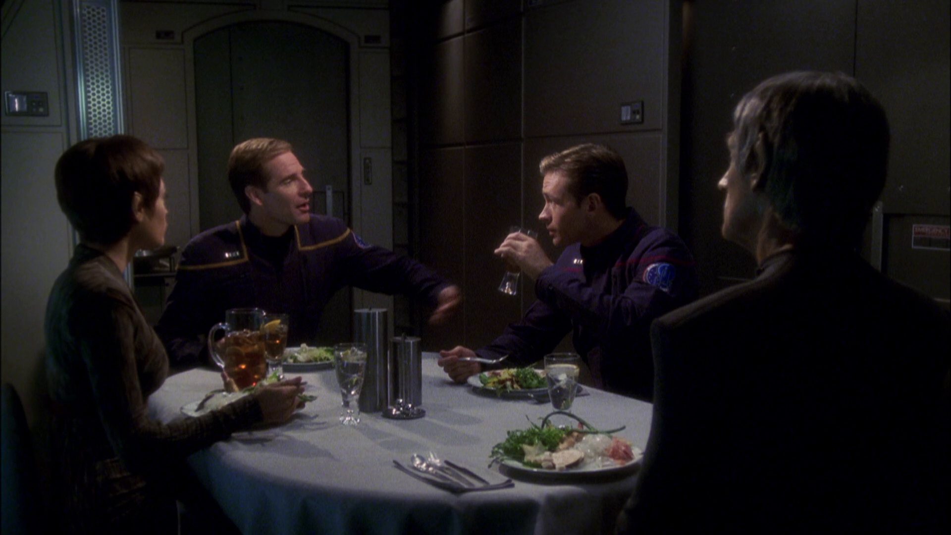 extant_StarTrek_ENT_1x08-BreakingTheIce_2223.jpg