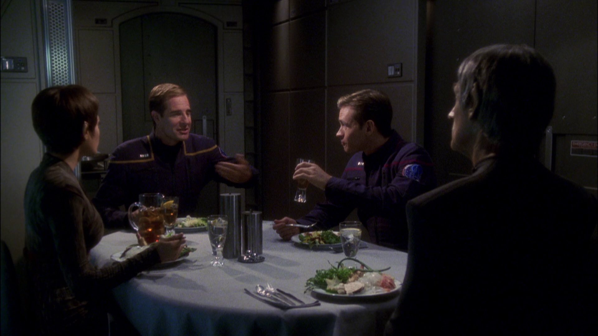 extant_StarTrek_ENT_1x08-BreakingTheIce_2224.jpg