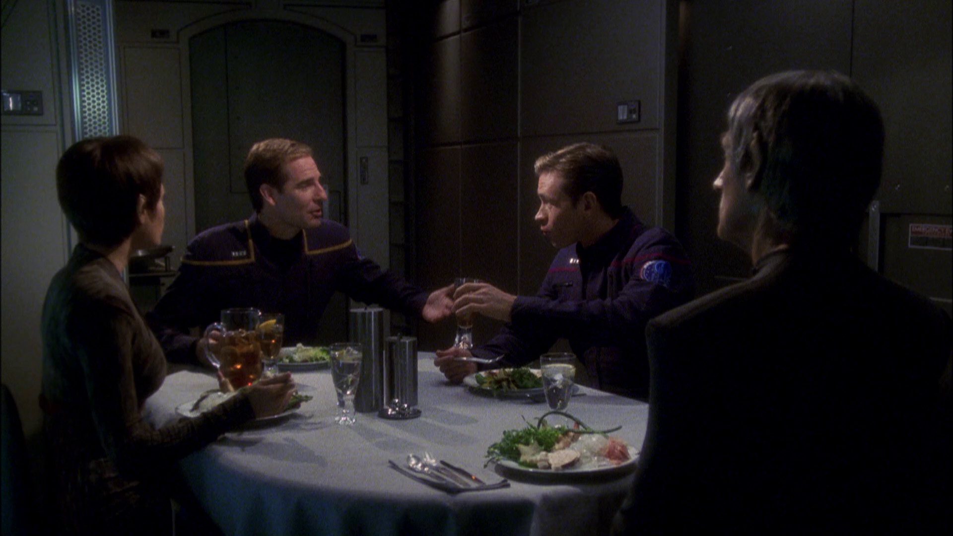 extant_StarTrek_ENT_1x08-BreakingTheIce_2225.jpg