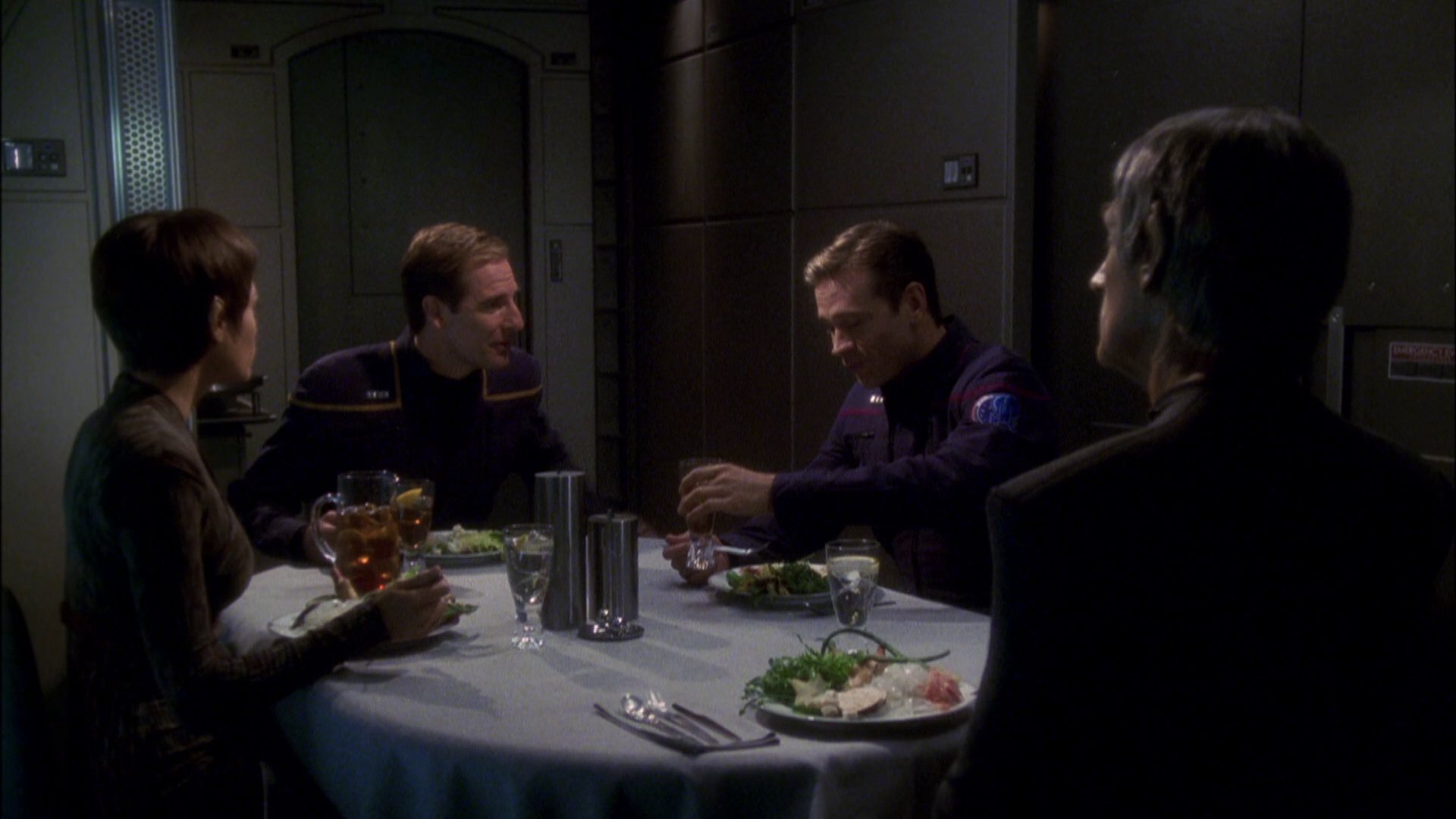 extant_StarTrek_ENT_1x08-BreakingTheIce_2226.jpg