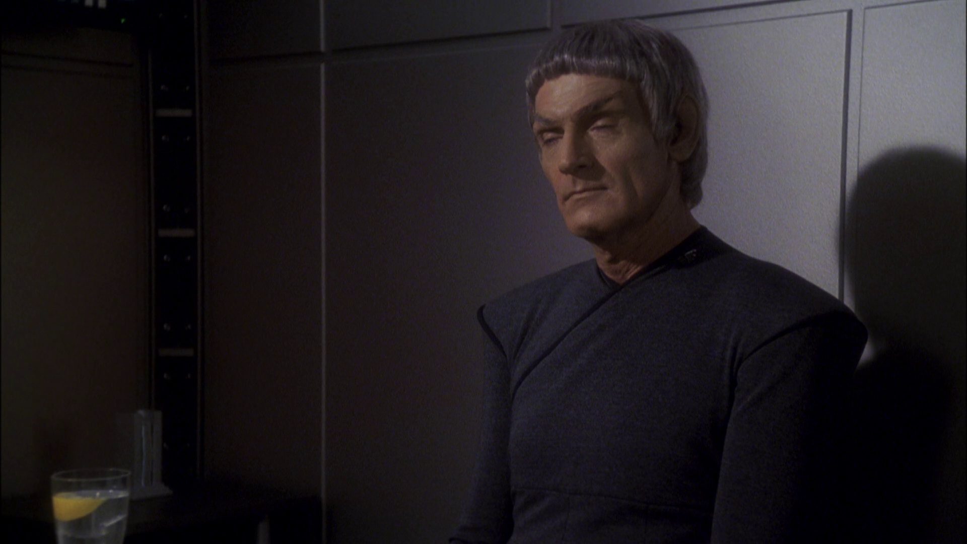 extant_StarTrek_ENT_1x08-BreakingTheIce_2227.jpg