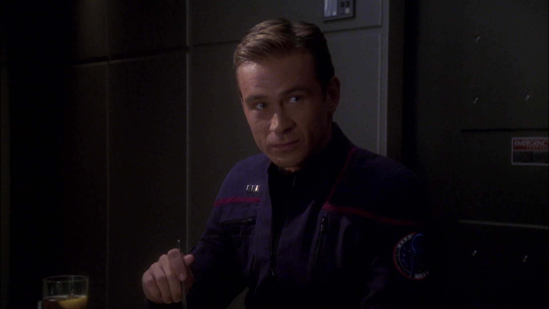 extant_StarTrek_ENT_1x08-BreakingTheIce_2232.jpg