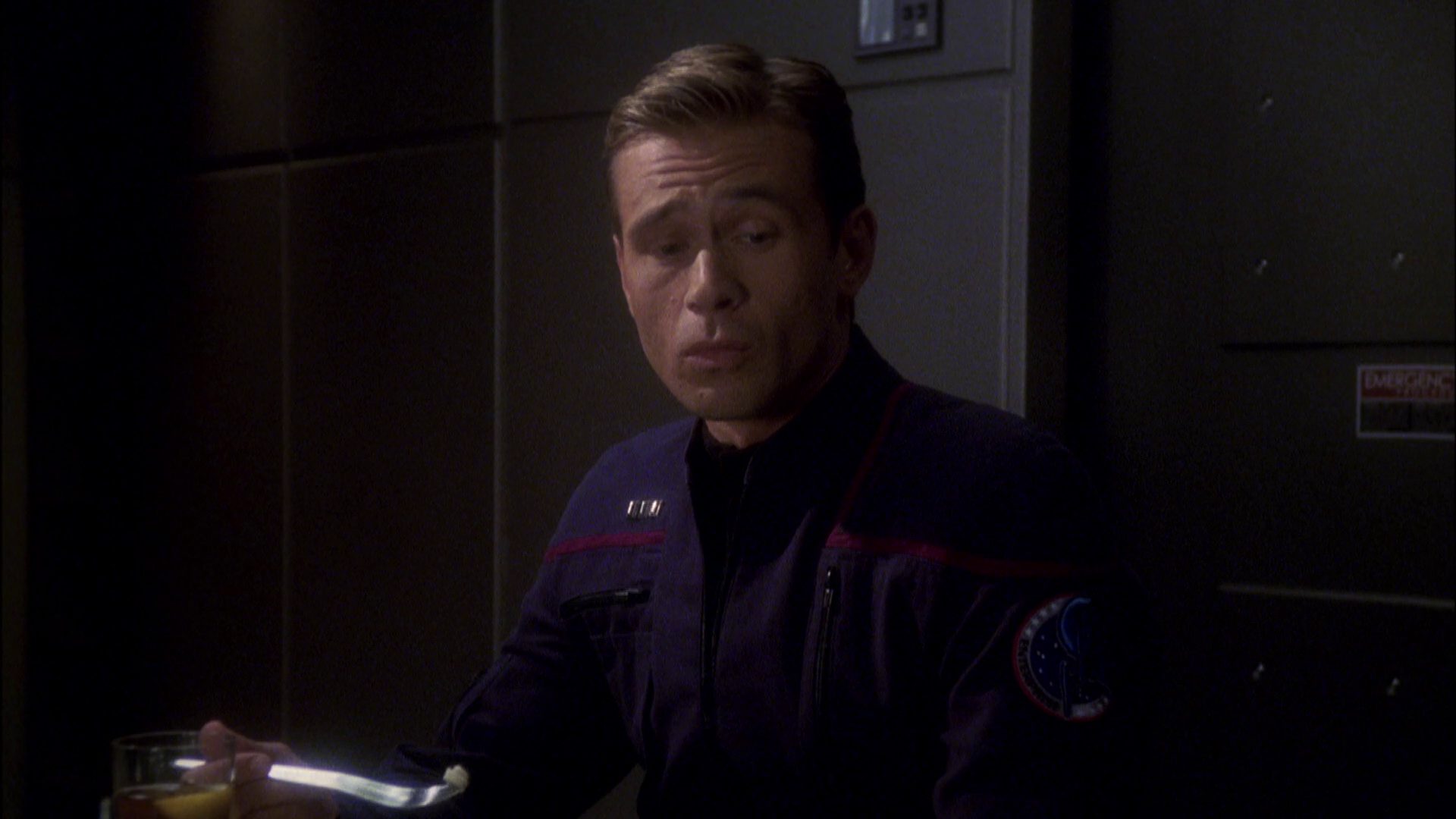 extant_StarTrek_ENT_1x08-BreakingTheIce_2263.jpg