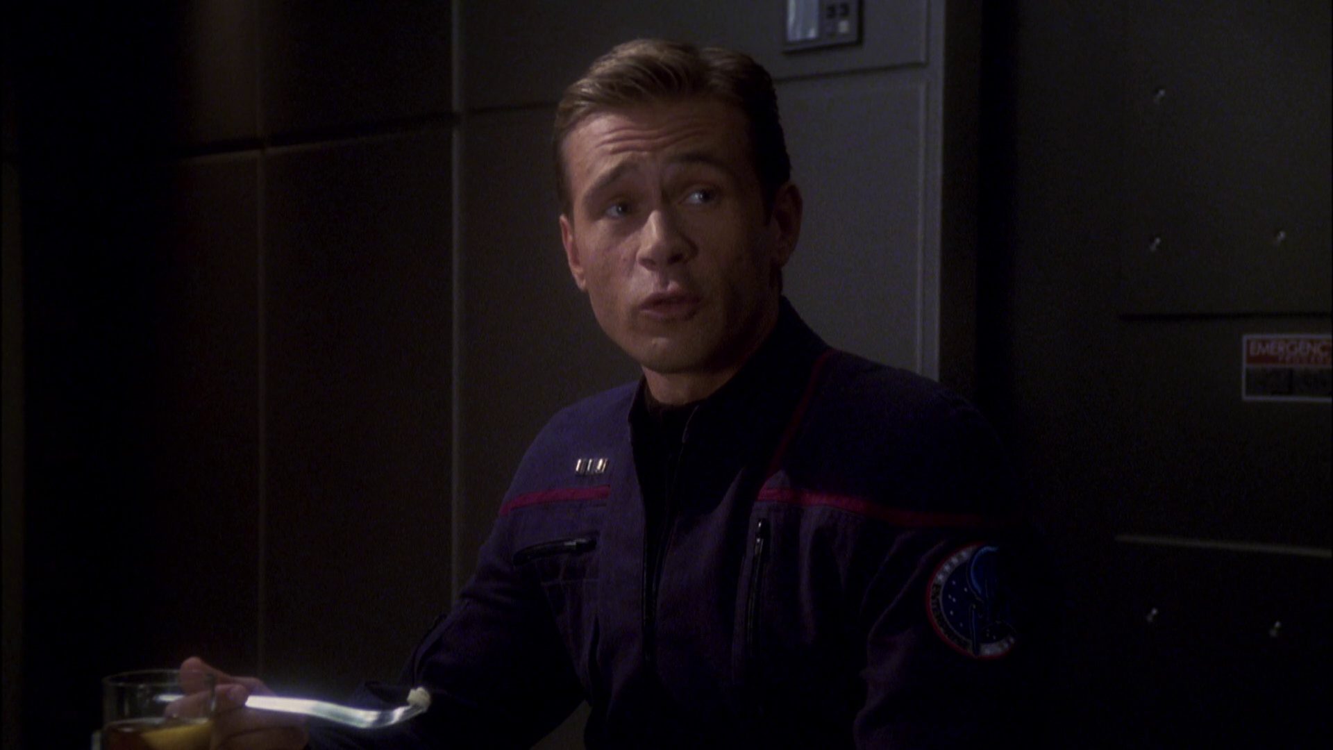extant_StarTrek_ENT_1x08-BreakingTheIce_2264.jpg