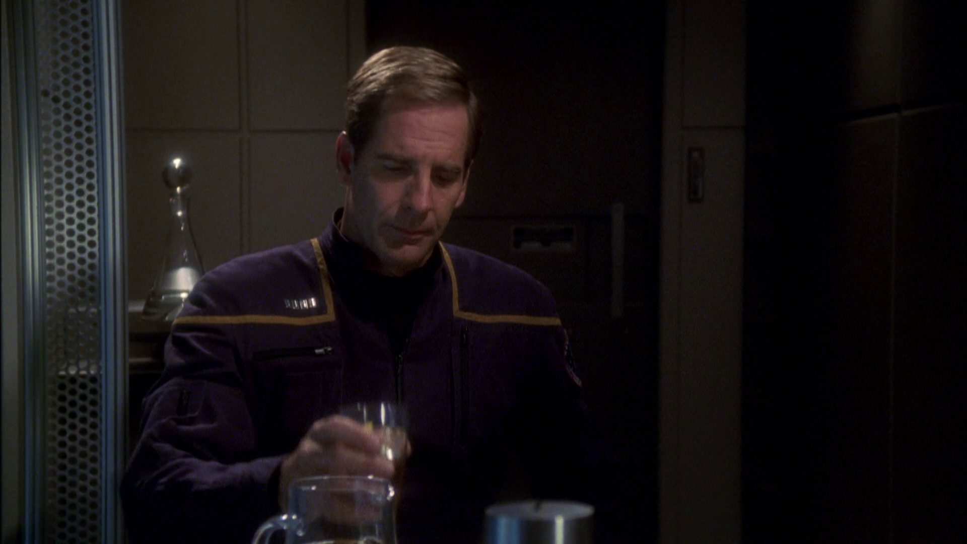 extant_StarTrek_ENT_1x08-BreakingTheIce_2270.jpg
