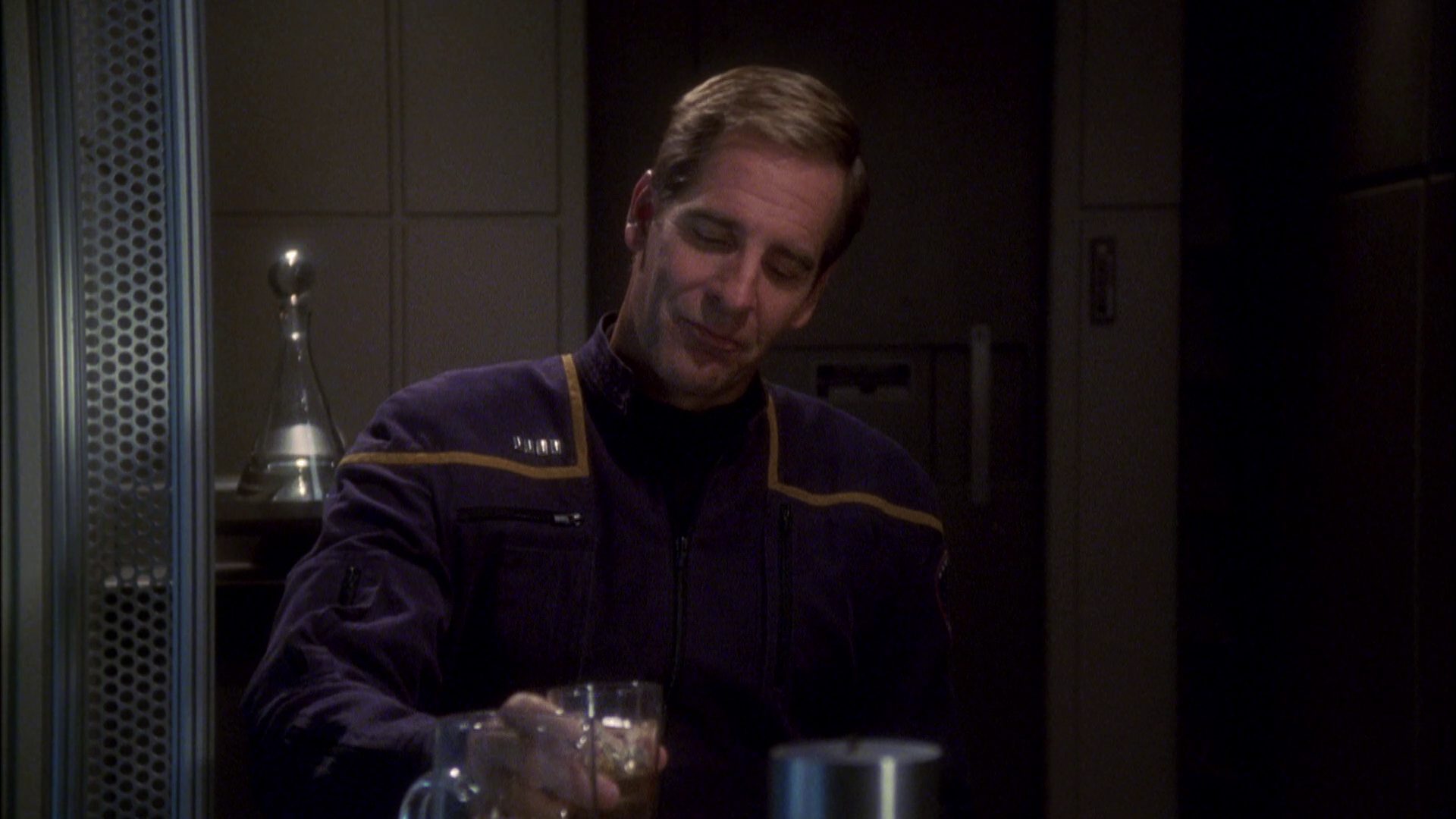 extant_StarTrek_ENT_1x08-BreakingTheIce_2291.jpg