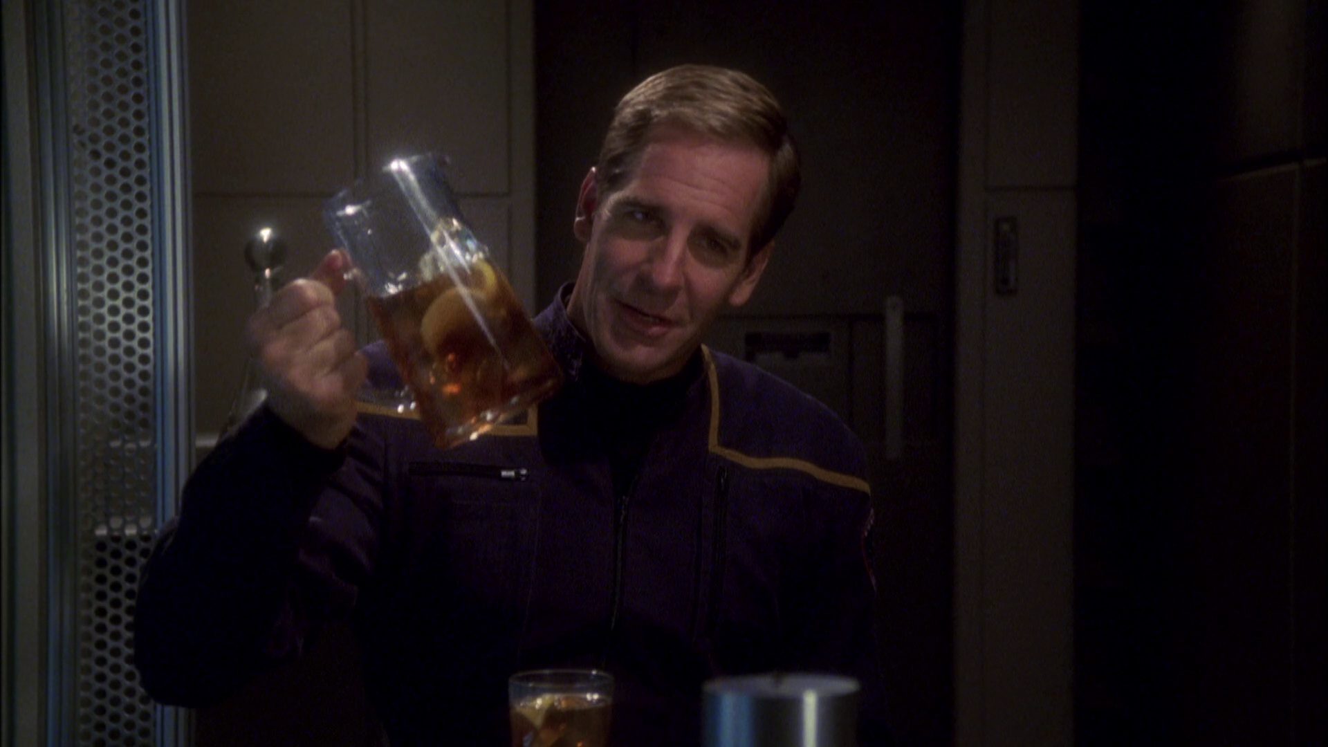 extant_StarTrek_ENT_1x08-BreakingTheIce_2302.jpg