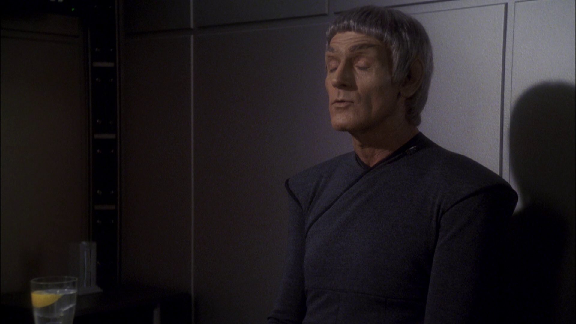extant_StarTrek_ENT_1x08-BreakingTheIce_2304.jpg