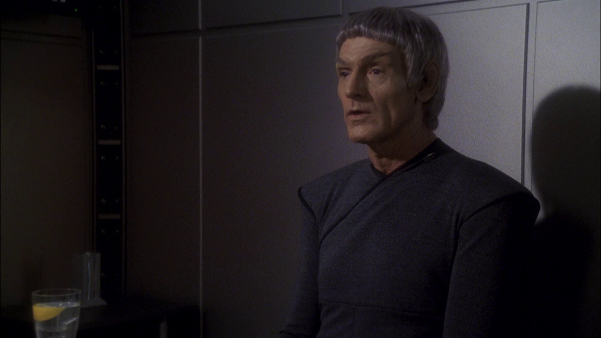 extant_StarTrek_ENT_1x08-BreakingTheIce_2305.jpg