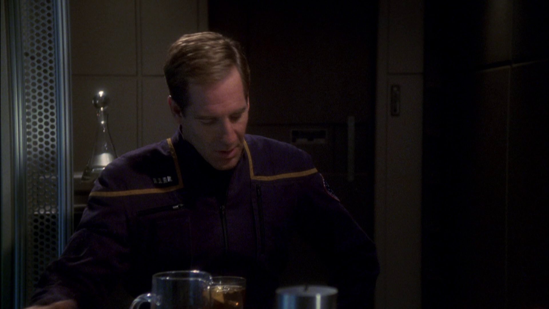extant_StarTrek_ENT_1x08-BreakingTheIce_2311.jpg