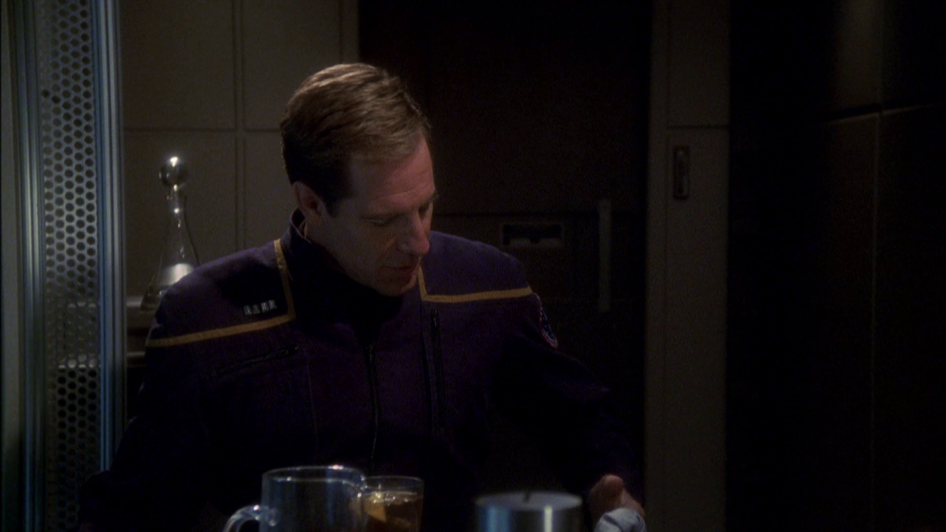 extant_StarTrek_ENT_1x08-BreakingTheIce_2312.jpg