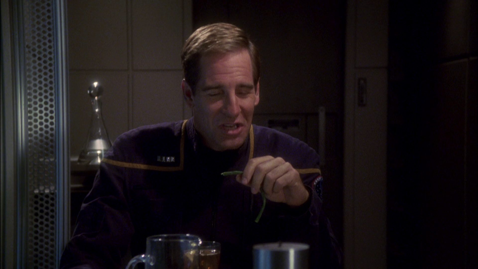 extant_StarTrek_ENT_1x08-BreakingTheIce_2325.jpg