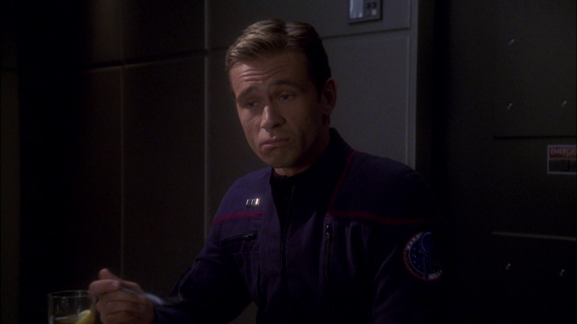 extant_StarTrek_ENT_1x08-BreakingTheIce_2367.jpg