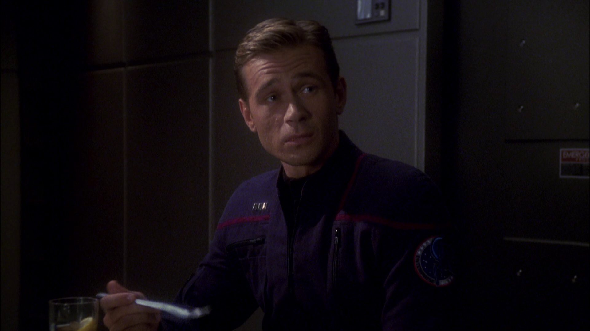 extant_StarTrek_ENT_1x08-BreakingTheIce_2373.jpg