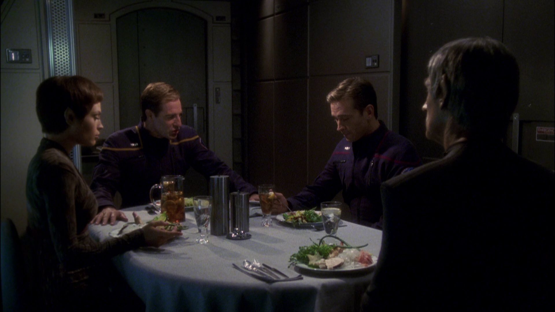 extant_StarTrek_ENT_1x08-BreakingTheIce_2426.jpg