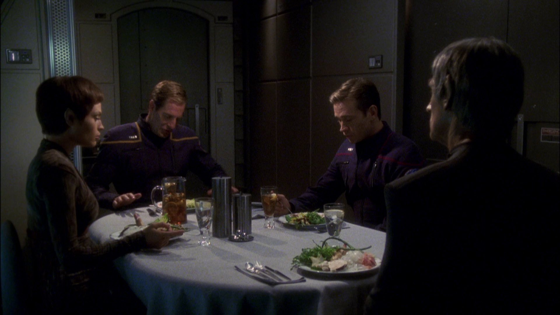 extant_StarTrek_ENT_1x08-BreakingTheIce_2428.jpg