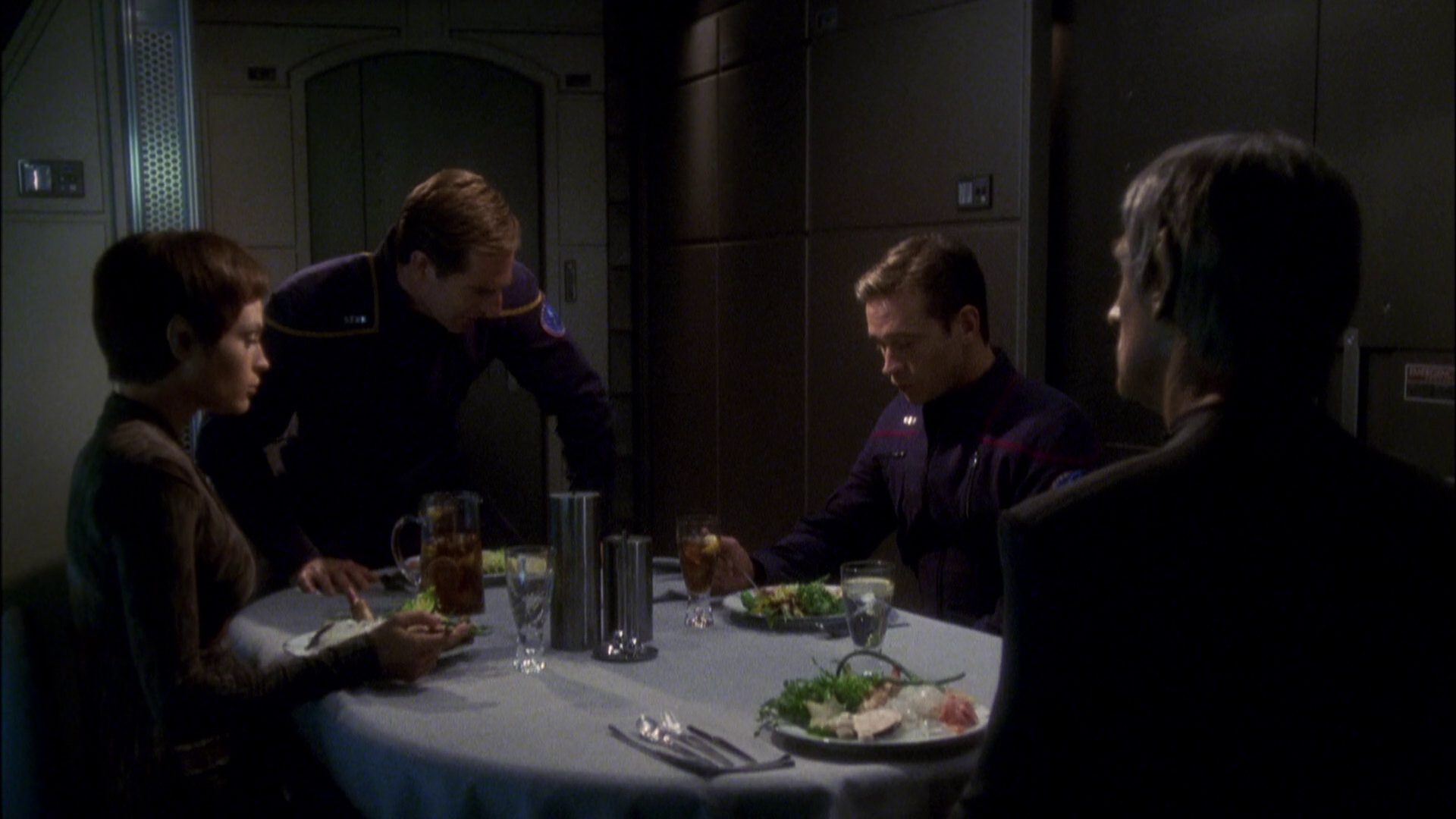 extant_StarTrek_ENT_1x08-BreakingTheIce_2429.jpg