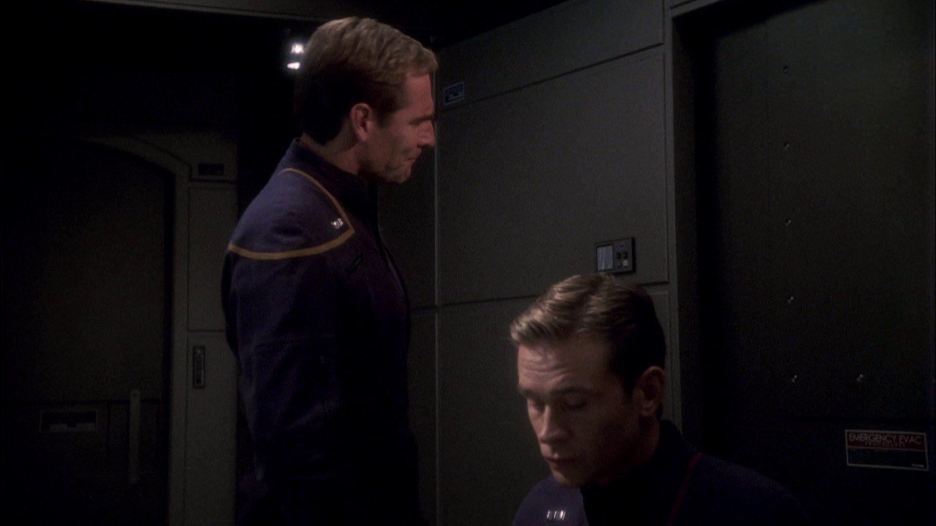 extant_StarTrek_ENT_1x08-BreakingTheIce_2433.jpg