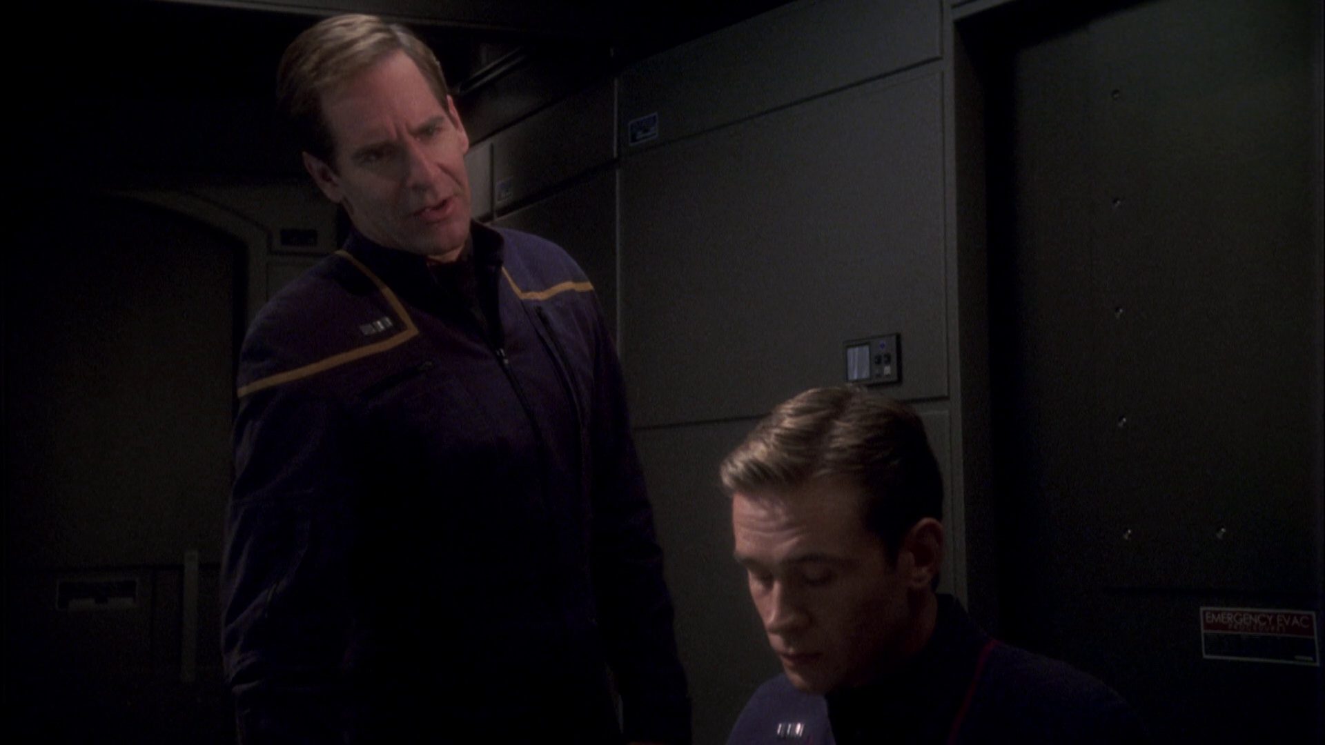 extant_StarTrek_ENT_1x08-BreakingTheIce_2436.jpg