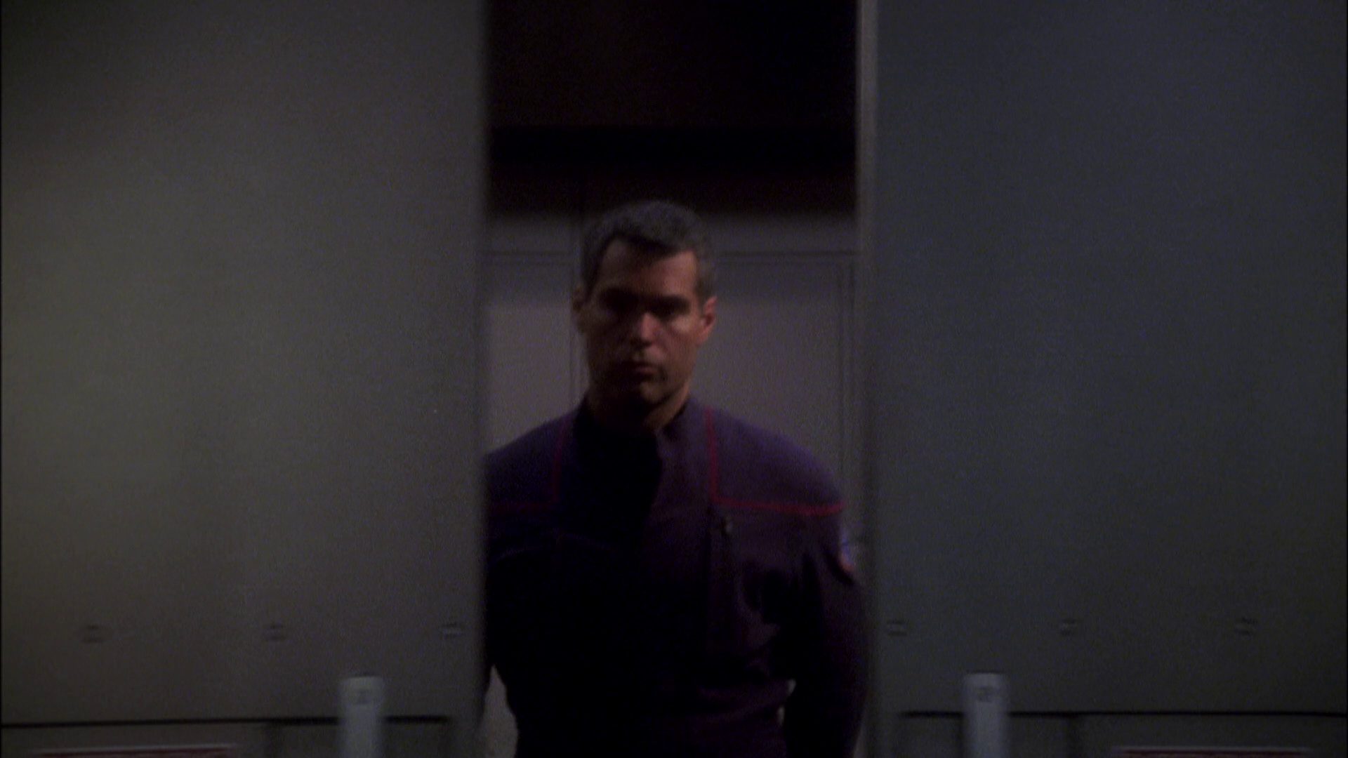 extant_StarTrek_ENT_1x08-BreakingTheIce_2460.jpg