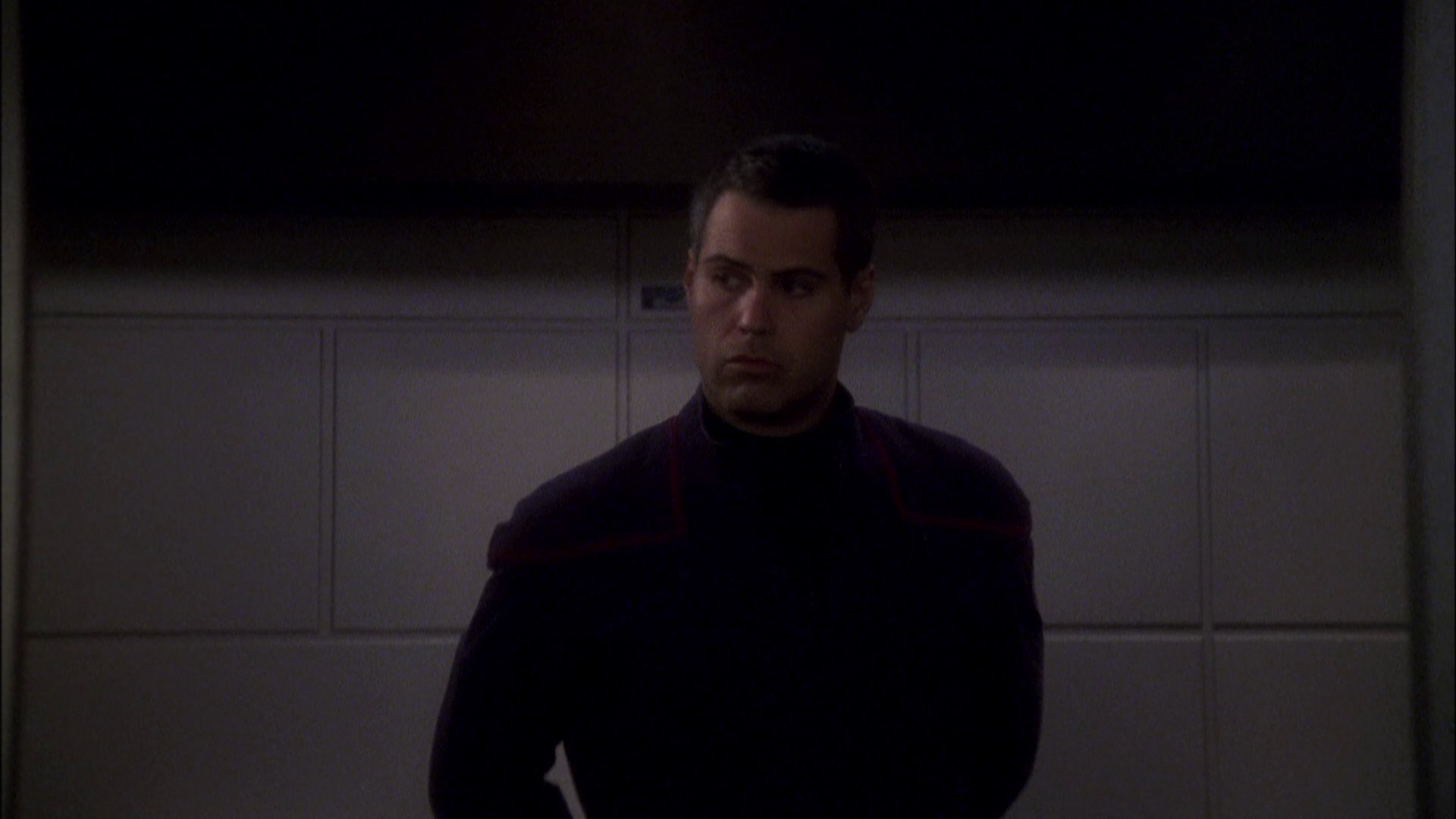 extant_StarTrek_ENT_1x08-BreakingTheIce_2461.jpg