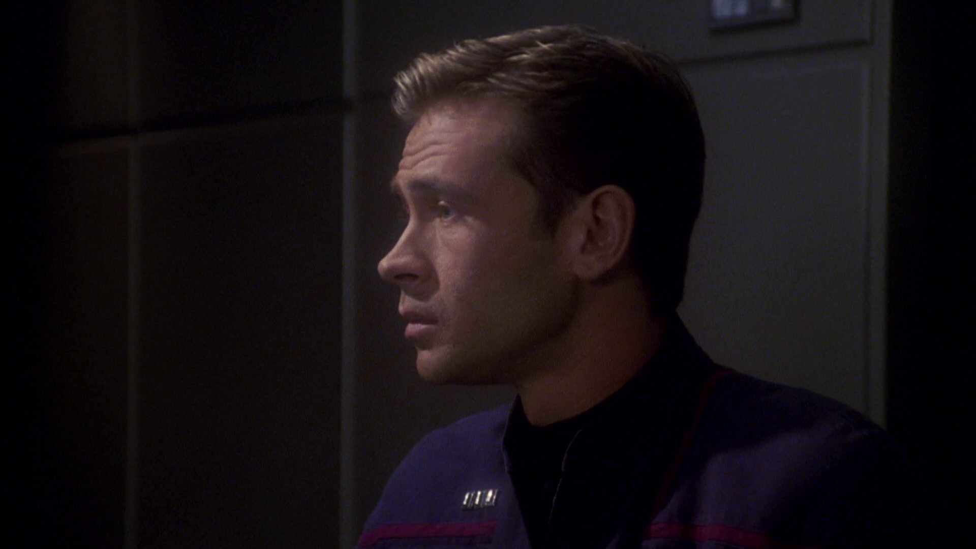 extant_StarTrek_ENT_1x08-BreakingTheIce_2500.jpg