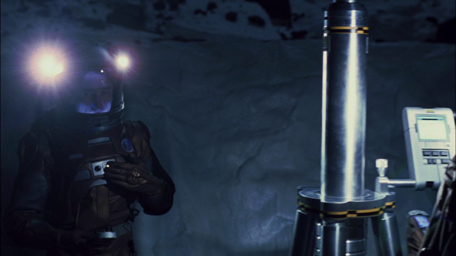 extant_StarTrek_ENT_1x08-BreakingTheIce_2538.jpg