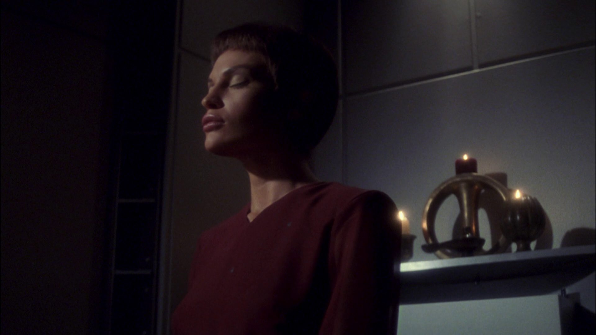 extant_StarTrek_ENT_1x08-BreakingTheIce_2579.jpg