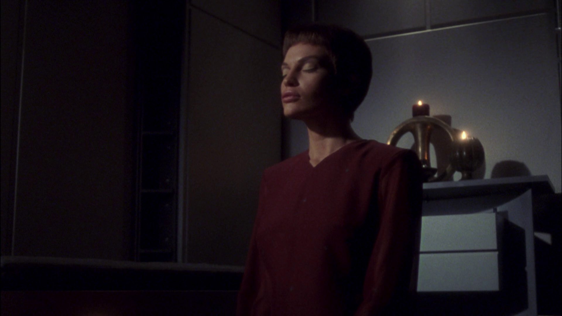 extant_StarTrek_ENT_1x08-BreakingTheIce_2583.jpg