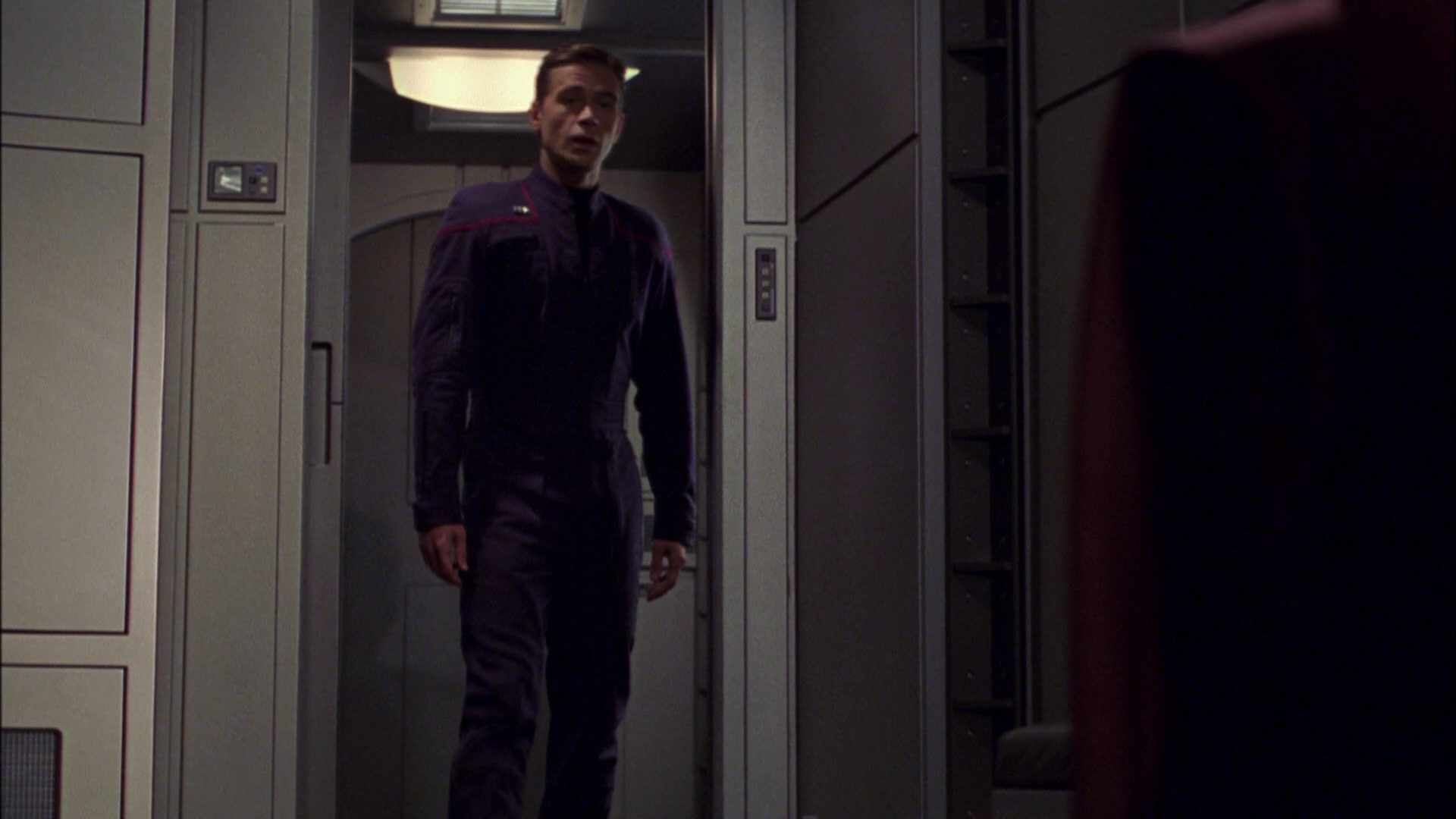 extant_StarTrek_ENT_1x08-BreakingTheIce_2590.jpg