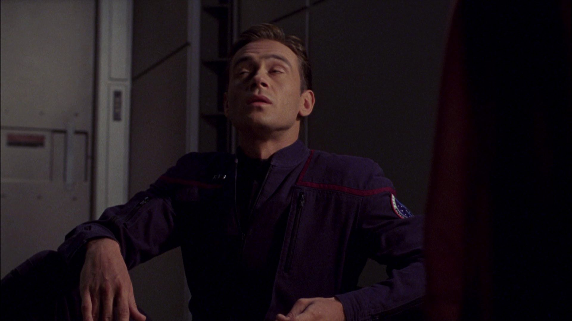 extant_StarTrek_ENT_1x08-BreakingTheIce_2781.jpg