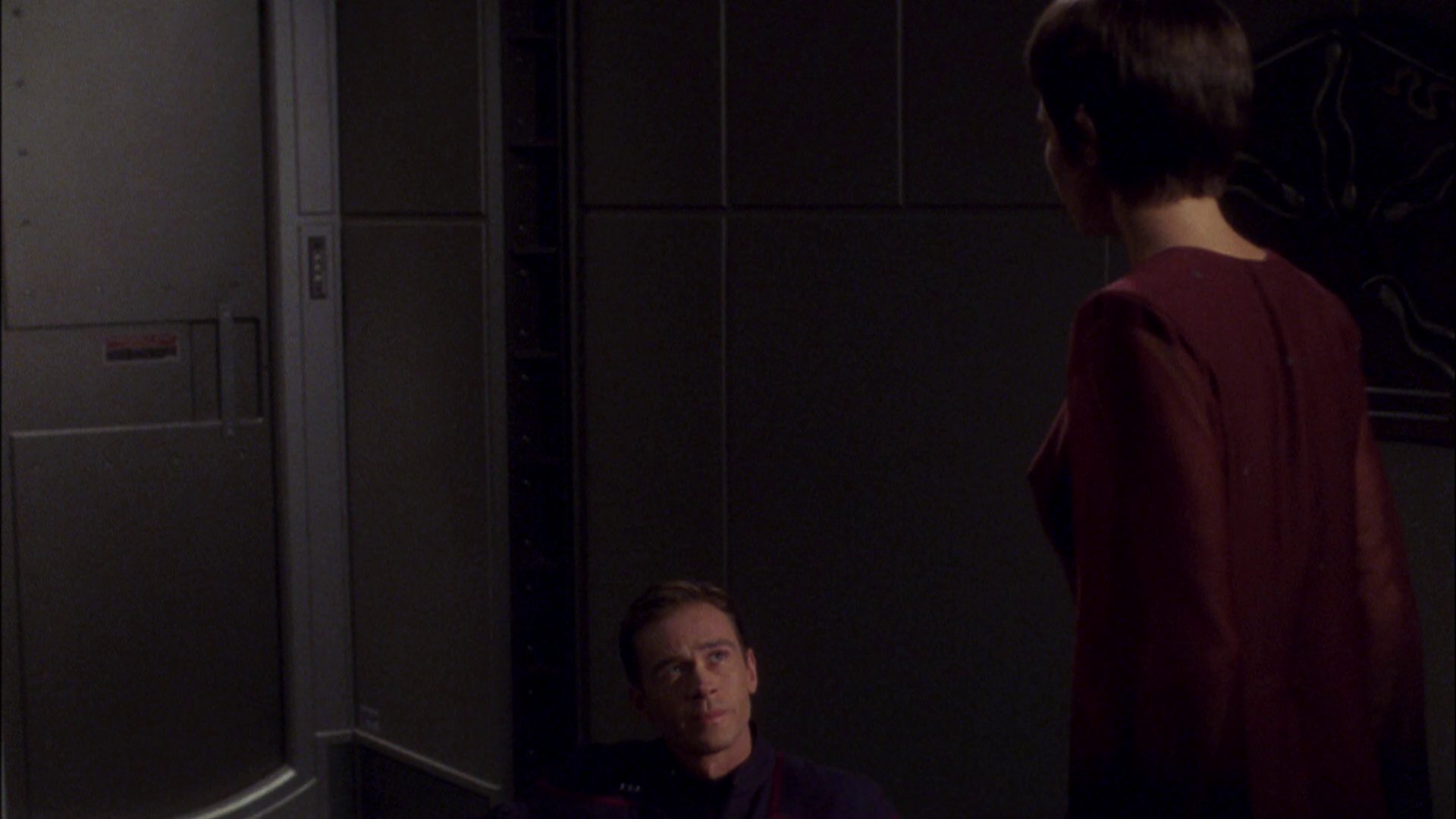 extant_StarTrek_ENT_1x08-BreakingTheIce_2905.jpg