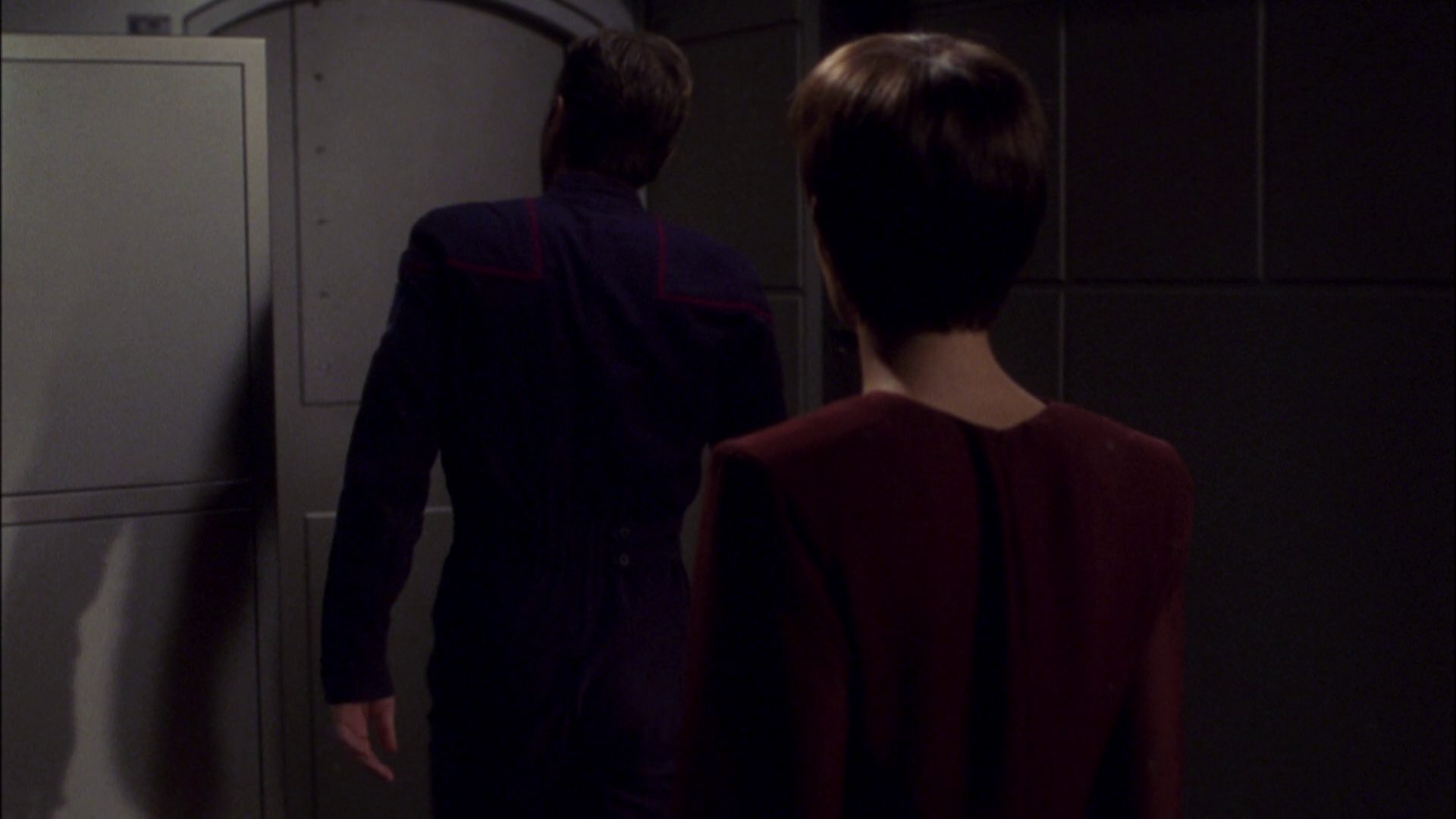 extant_StarTrek_ENT_1x08-BreakingTheIce_2909.jpg