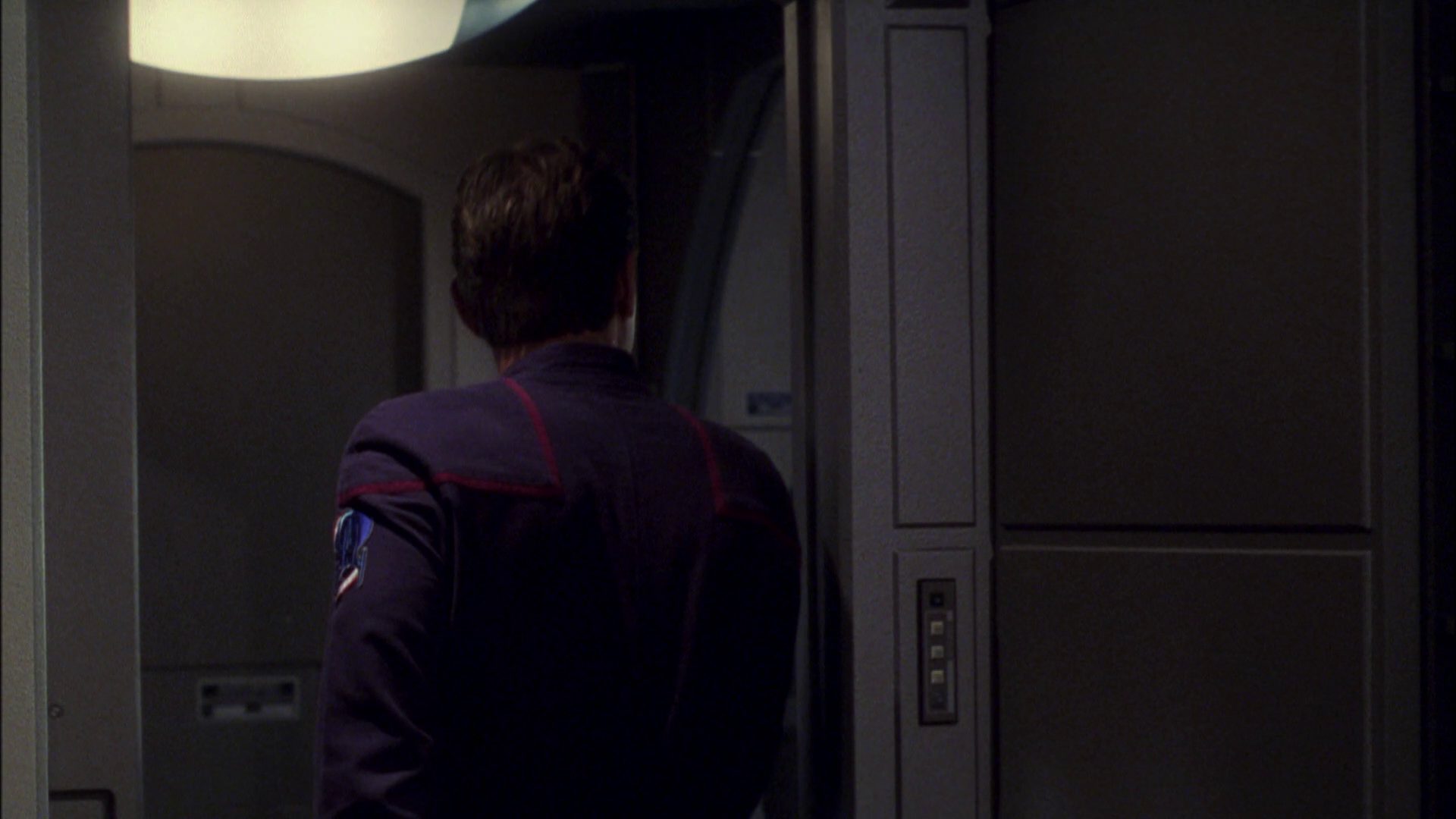 extant_StarTrek_ENT_1x08-BreakingTheIce_2940.jpg