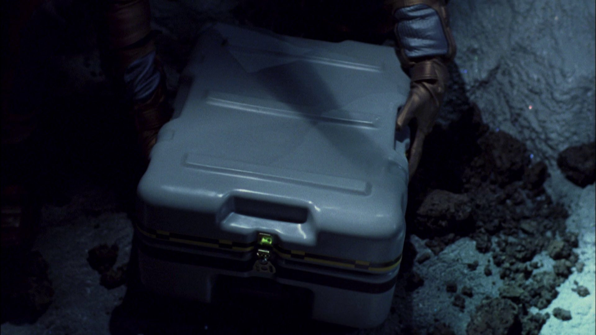 extant_StarTrek_ENT_1x08-BreakingTheIce_2954.jpg