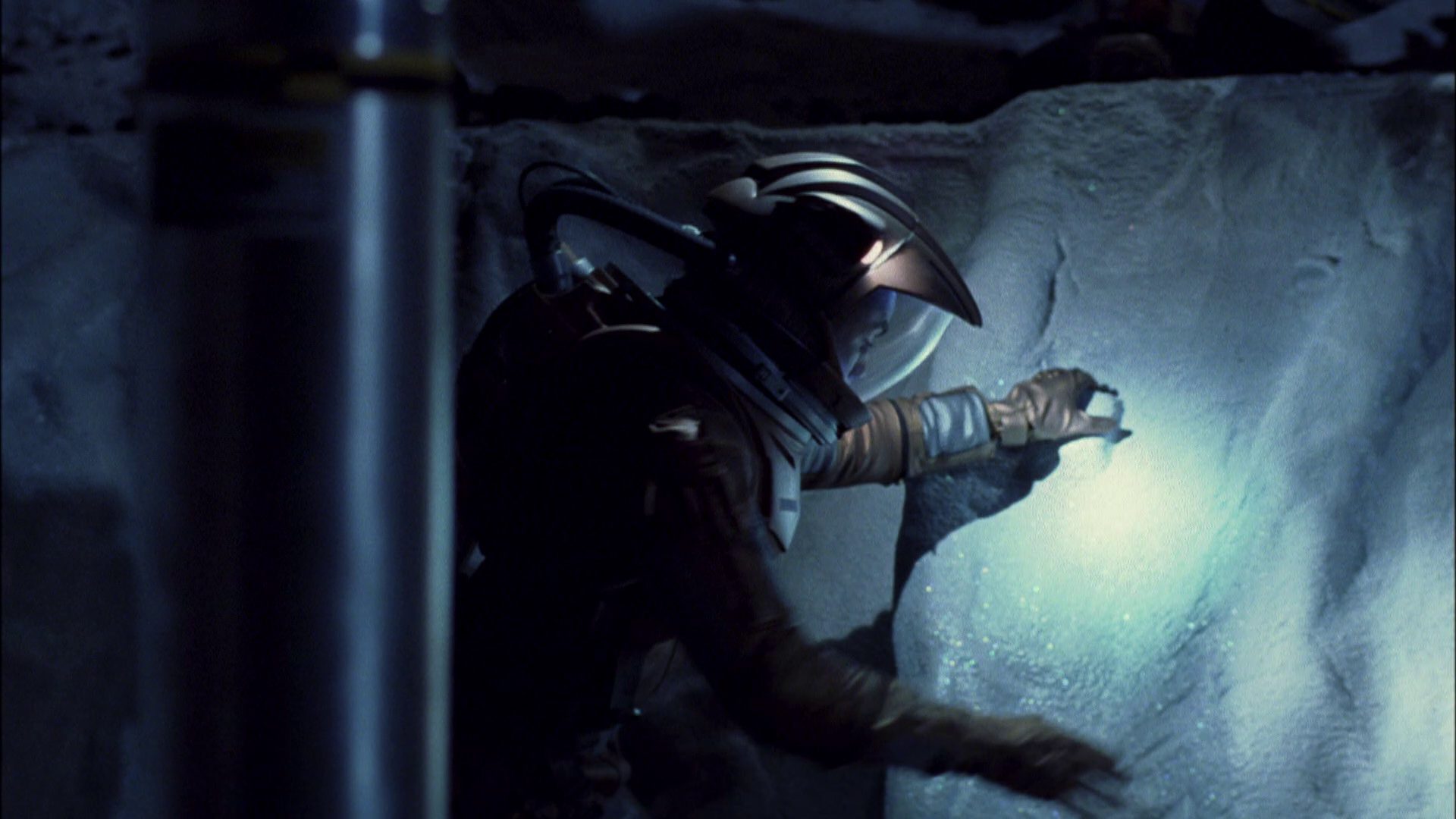extant_StarTrek_ENT_1x08-BreakingTheIce_2960.jpg
