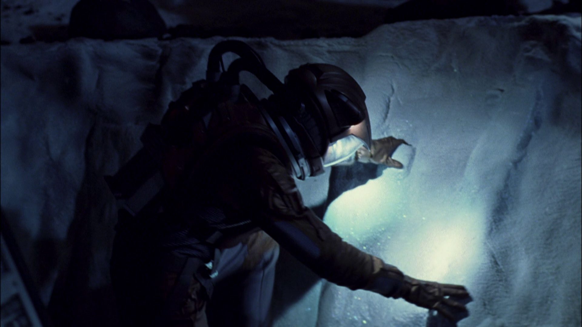 extant_StarTrek_ENT_1x08-BreakingTheIce_2961.jpg