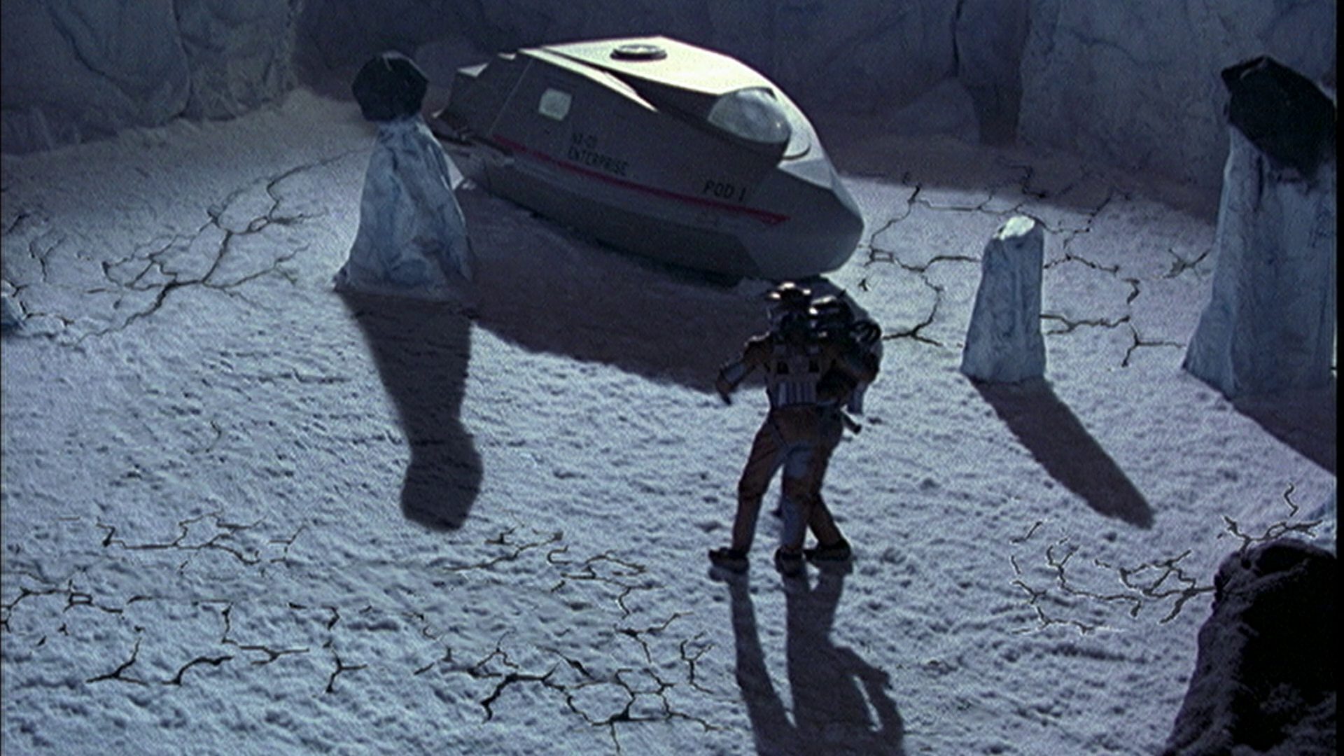 extant_StarTrek_ENT_1x08-BreakingTheIce_3112.jpg