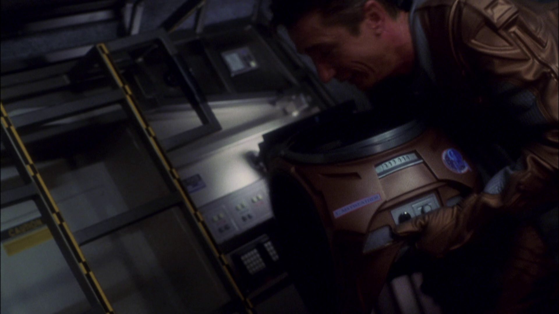 extant_StarTrek_ENT_1x08-BreakingTheIce_3205.jpg