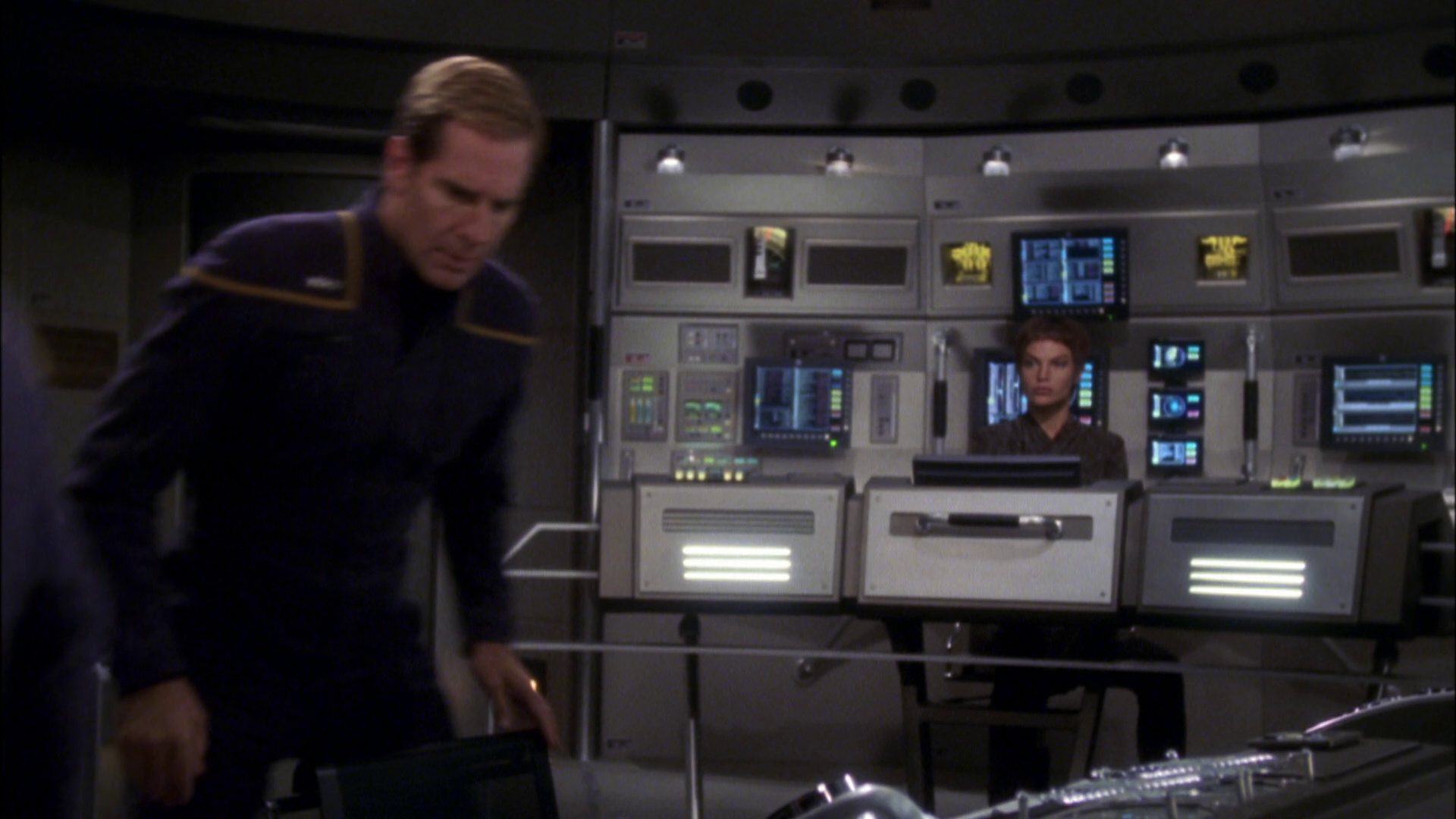 extant_StarTrek_ENT_1x08-BreakingTheIce_3255.jpg