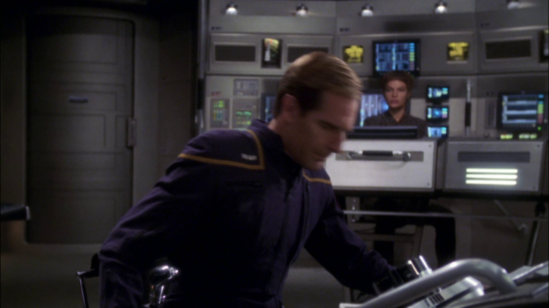 extant_StarTrek_ENT_1x08-BreakingTheIce_3260.jpg