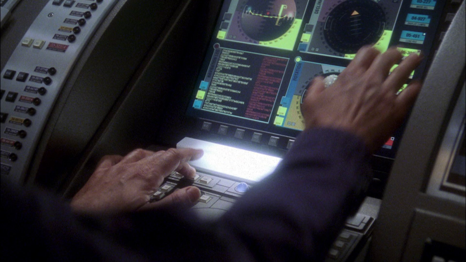 extant_StarTrek_ENT_1x08-BreakingTheIce_3319.jpg
