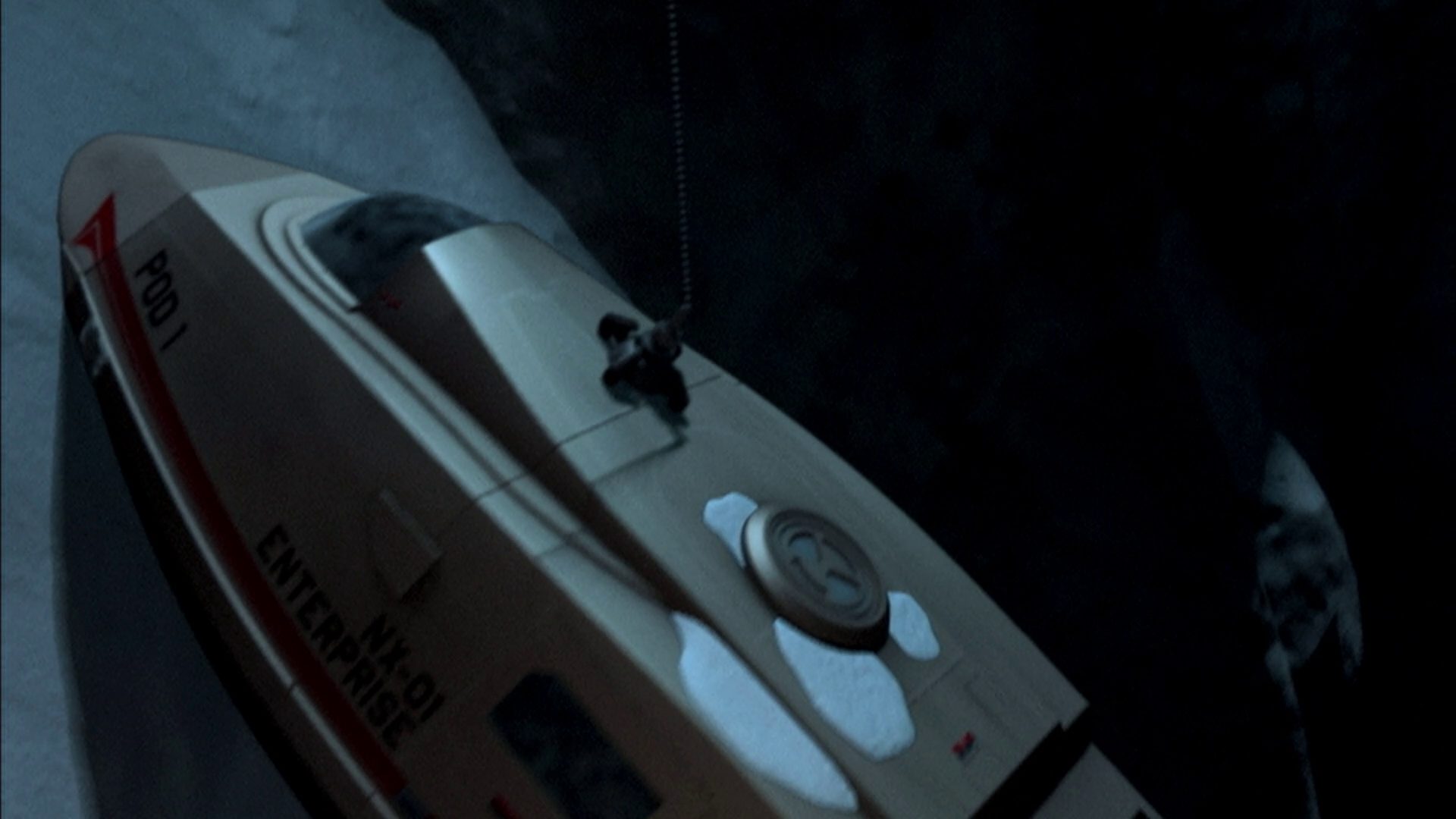 extant_StarTrek_ENT_1x08-BreakingTheIce_3383.jpg