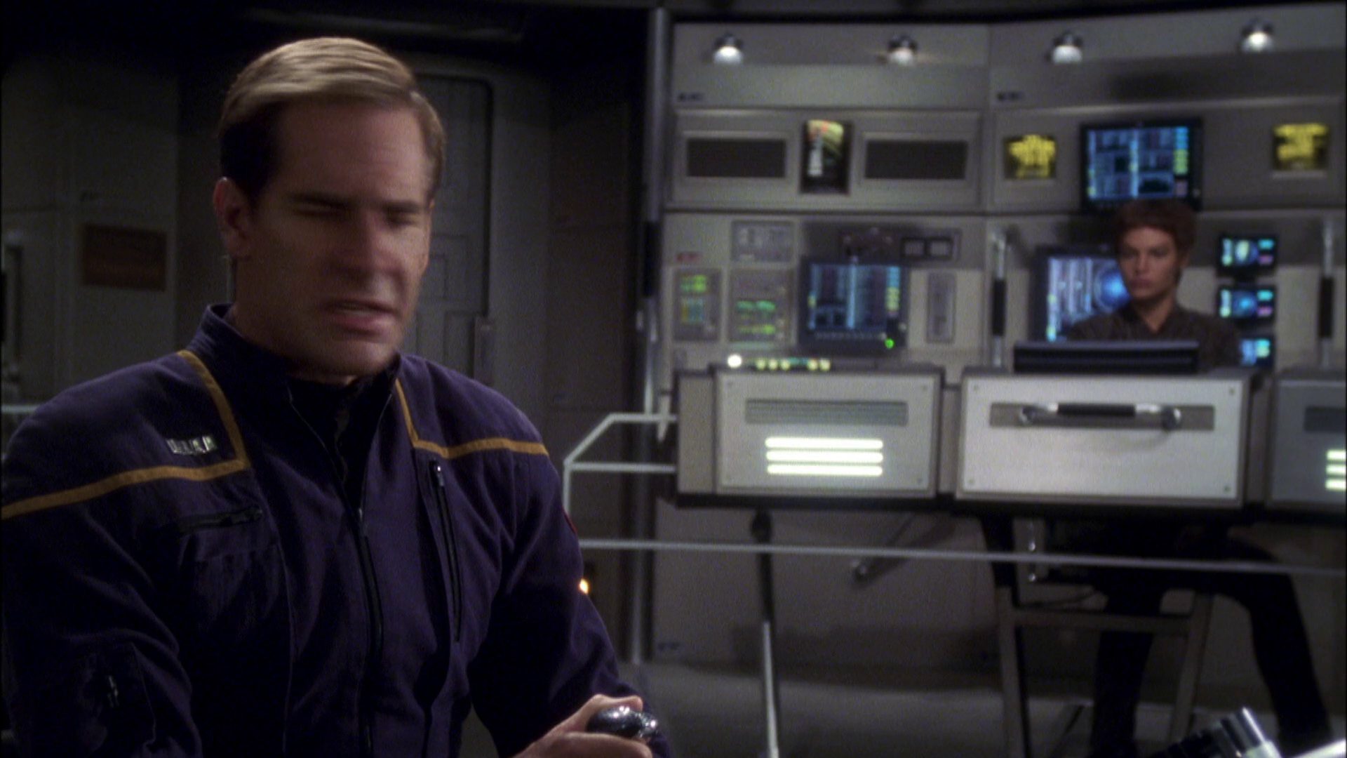 extant_StarTrek_ENT_1x08-BreakingTheIce_3392.jpg