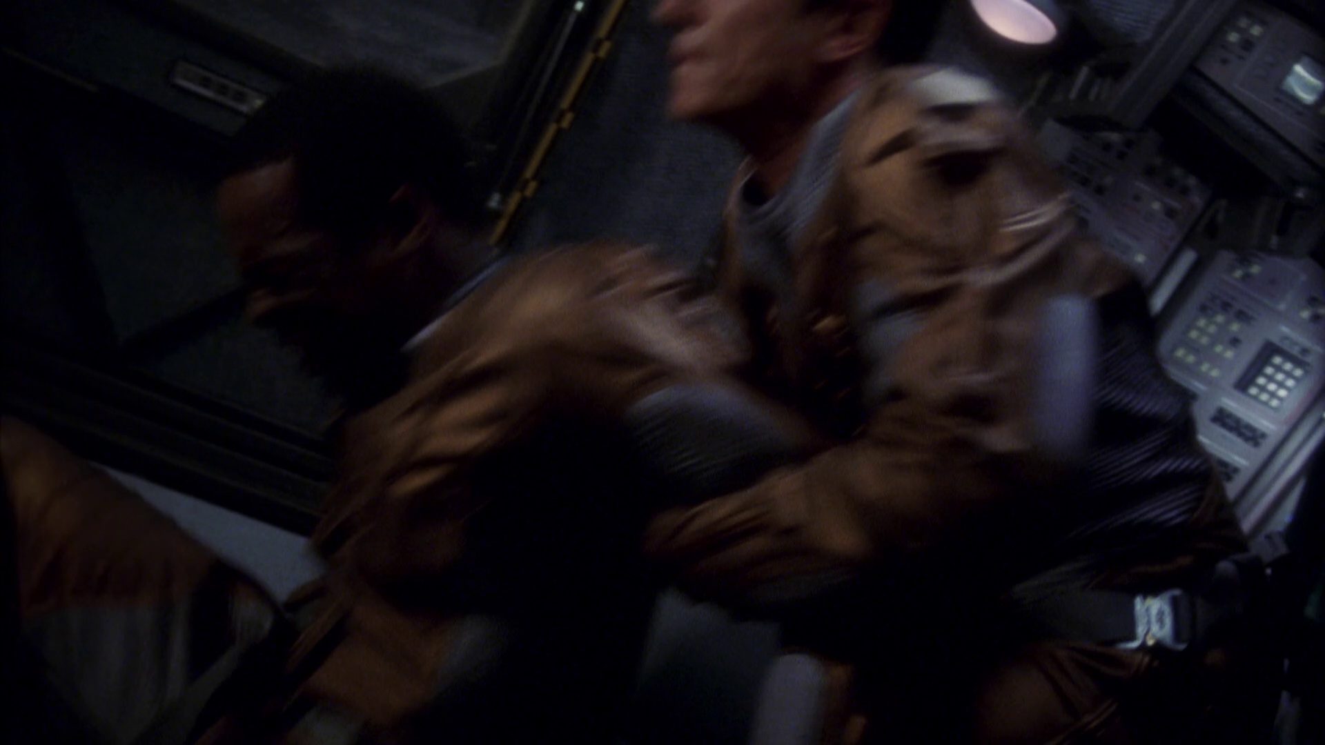 extant_StarTrek_ENT_1x08-BreakingTheIce_3411.jpg
