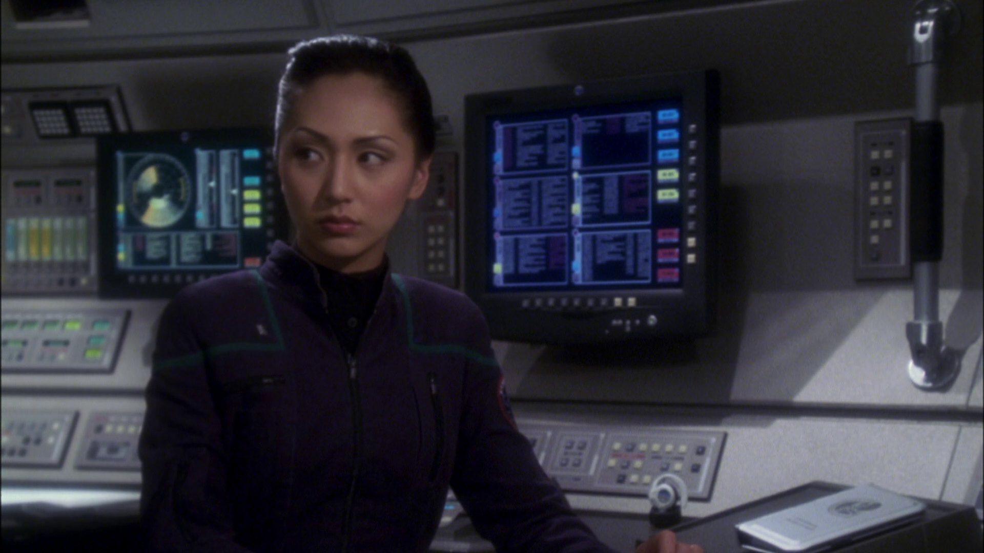 extant_StarTrek_ENT_1x08-BreakingTheIce_3445.jpg