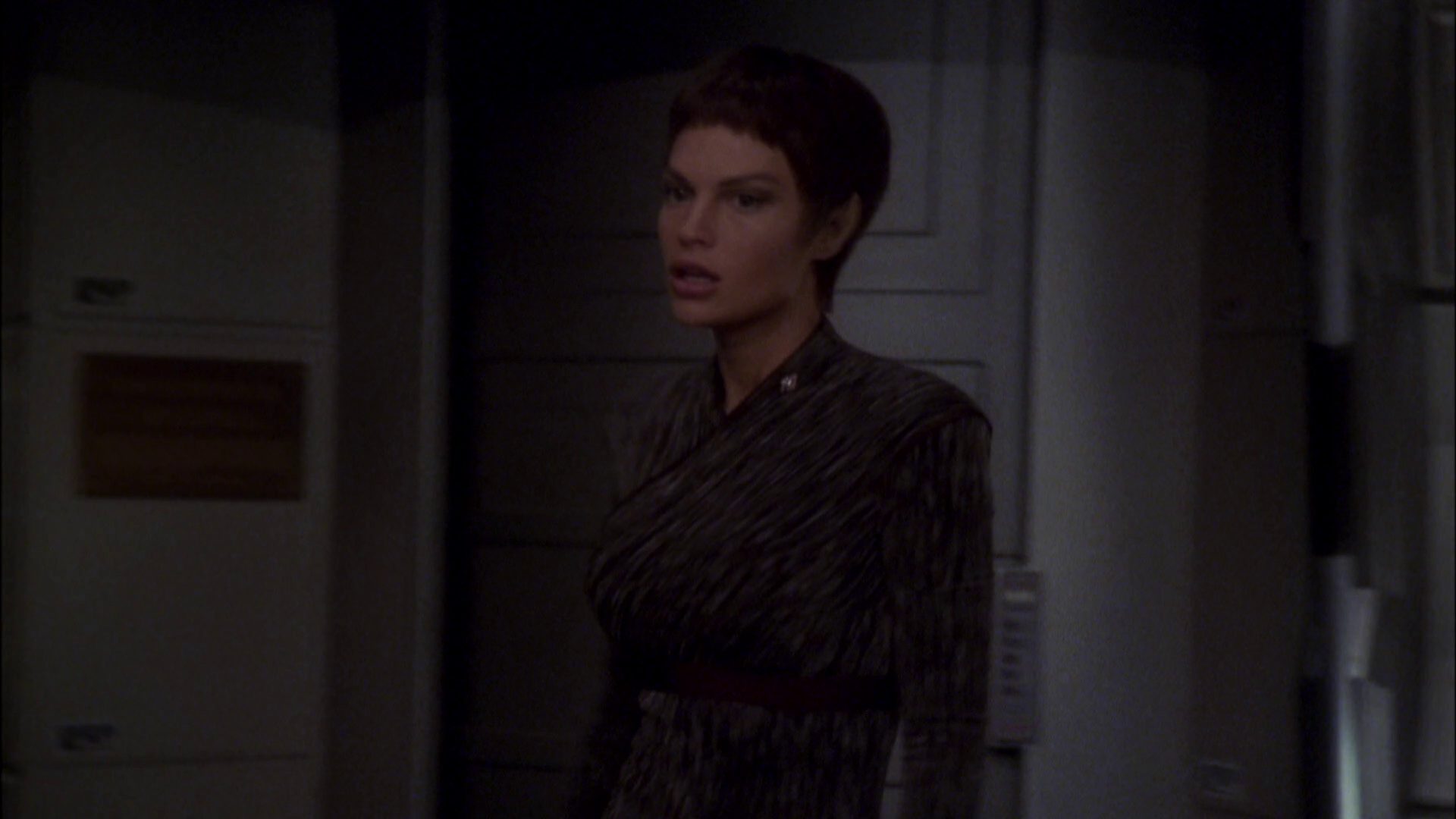 extant_StarTrek_ENT_1x08-BreakingTheIce_3451.jpg