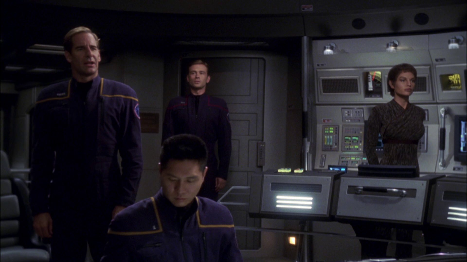 extant_StarTrek_ENT_1x08-BreakingTheIce_3543.jpg