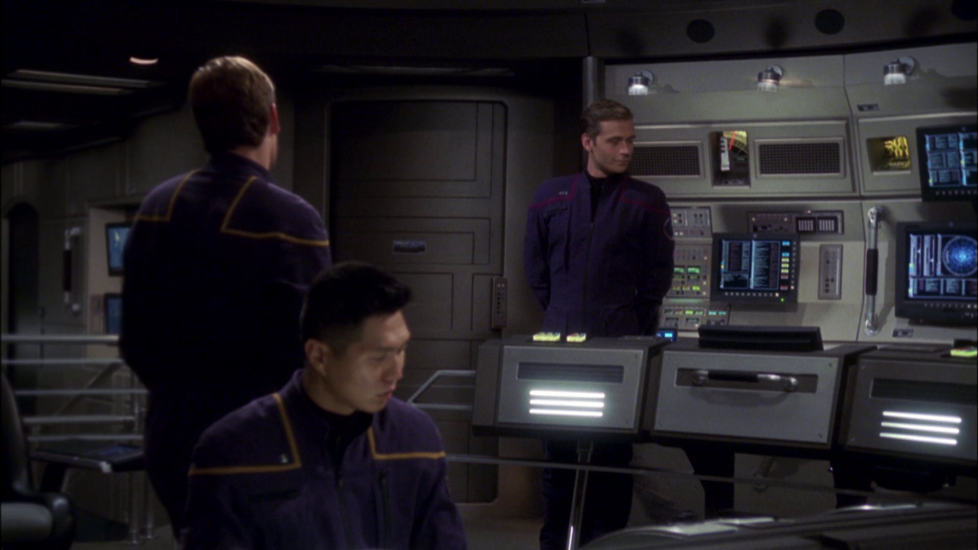extant_StarTrek_ENT_1x08-BreakingTheIce_3633.jpg