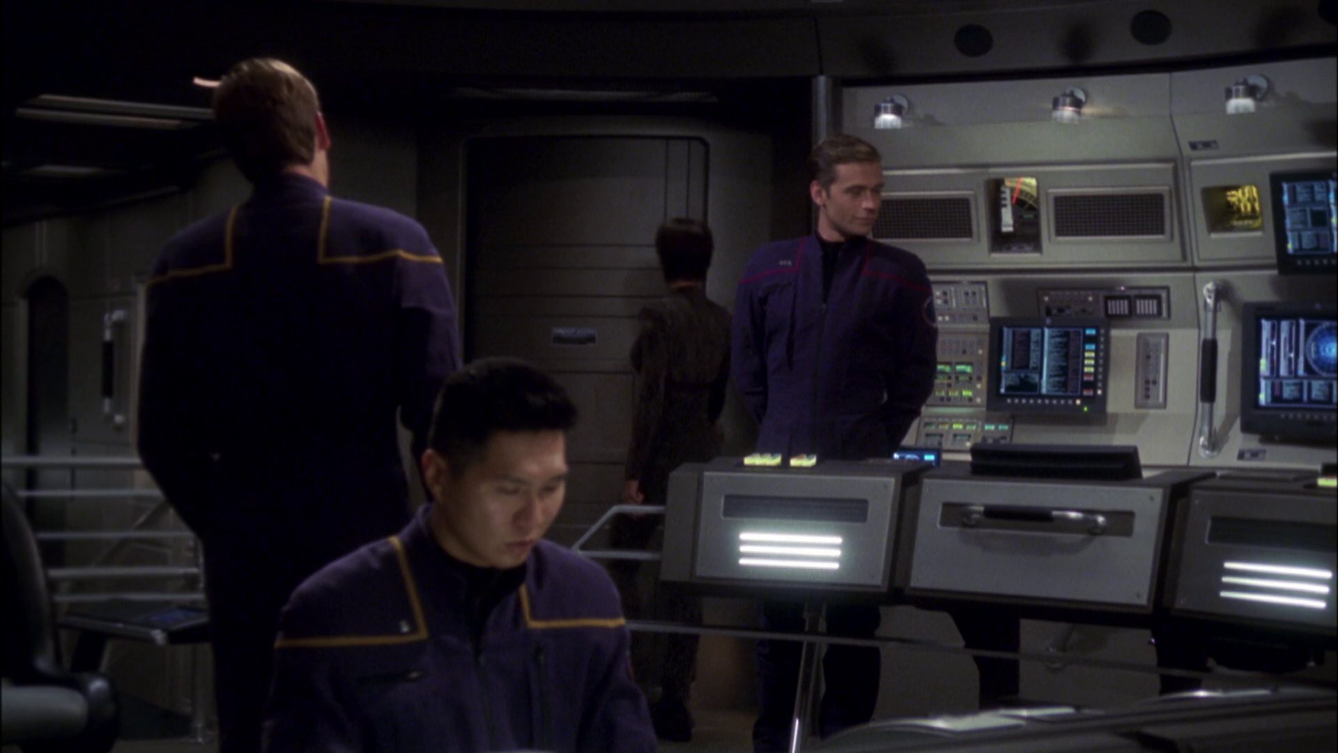 extant_StarTrek_ENT_1x08-BreakingTheIce_3634.jpg